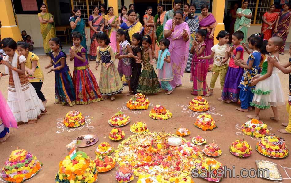 Bathukamma celebrations started at hyderabad city6