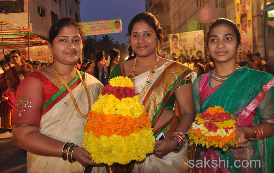 Bathukamma celebrations started at hyderabad city23