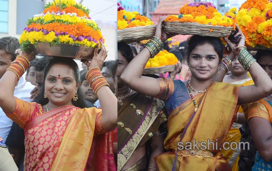 CM KCR  family in Bathukamma Celebrations at Tank Bund - Sakshi22