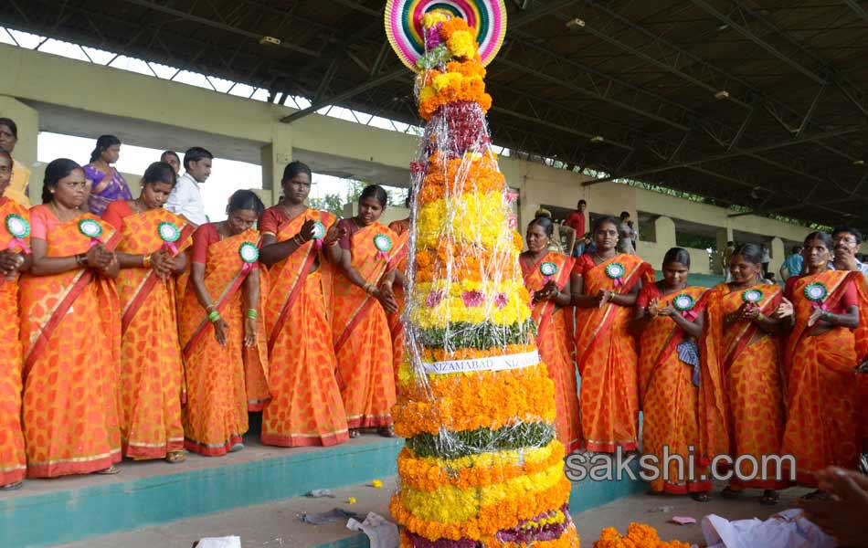 CM KCR  family in Bathukamma Celebrations at Tank Bund - Sakshi26