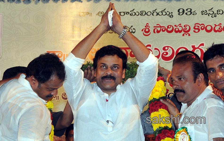 Chiranjeevi unveils Allu Ramalingaiah statue3