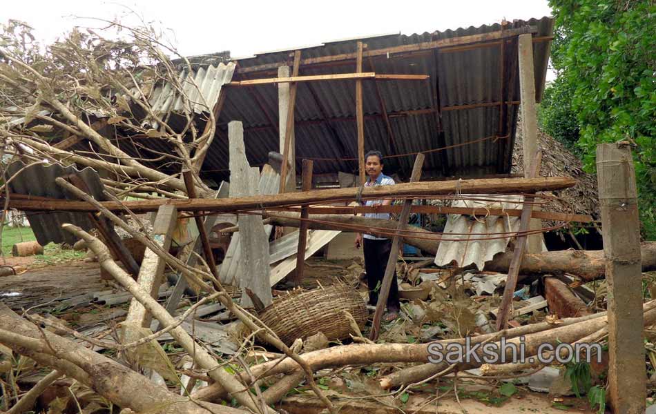 Cyclone Hudhud in Vizag - Sakshi6