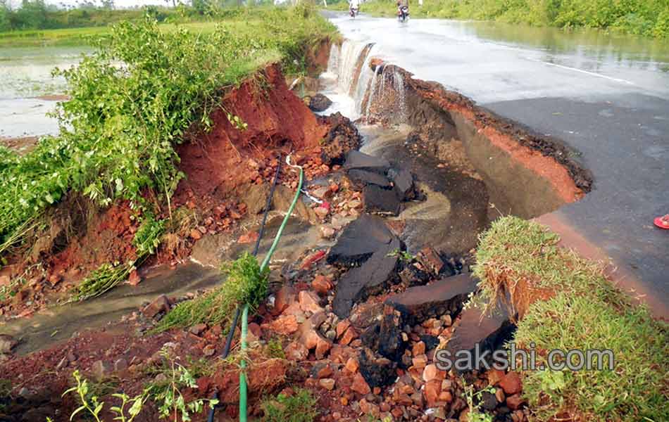 Cyclone Hudhud in Vizag - Sakshi11