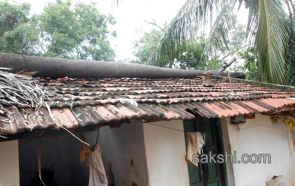 Cyclone Hudhud in Vizag - Sakshi16