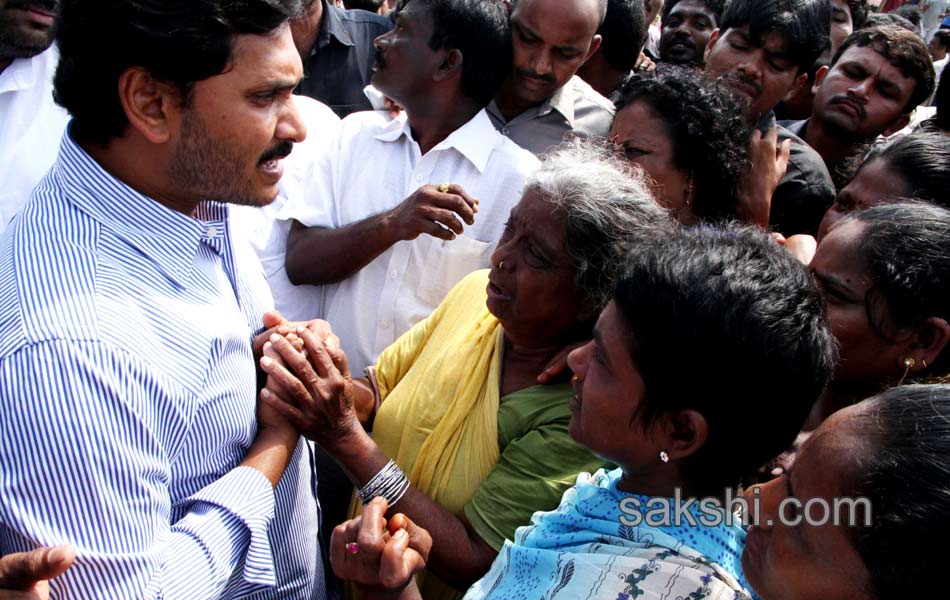 Y S Jagan Mohan Reddy to tour cyclone affected areas - Sakshi5