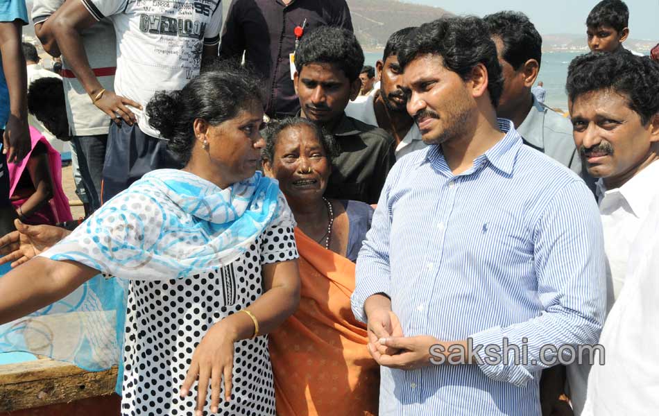 Y S Jagan Mohan Reddy to tour cyclone affected areas - Sakshi12