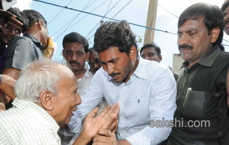 Y S jagan mohan reddy  to tour cyclone affected areas - Sakshi3