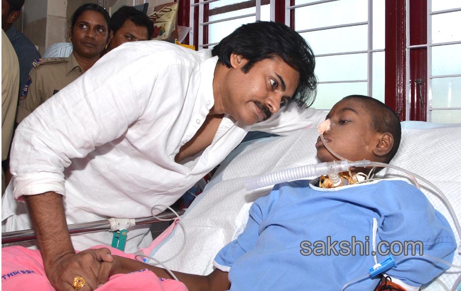 pawankalyan gives two lakhs and toys to terminally ill srija - Sakshi1