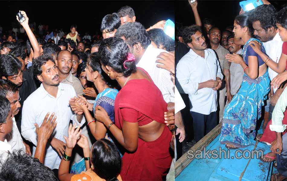 Ys Jagan mohan reddy consoles Hudhud victims over Vizianagaram Srikakulam areas - Sakshi4