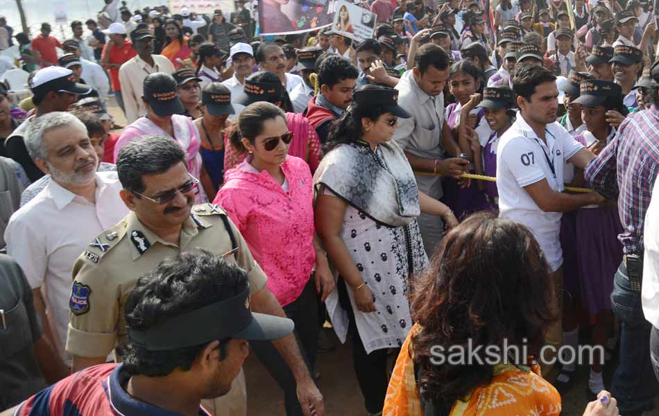 sania mirza rally with childrens2