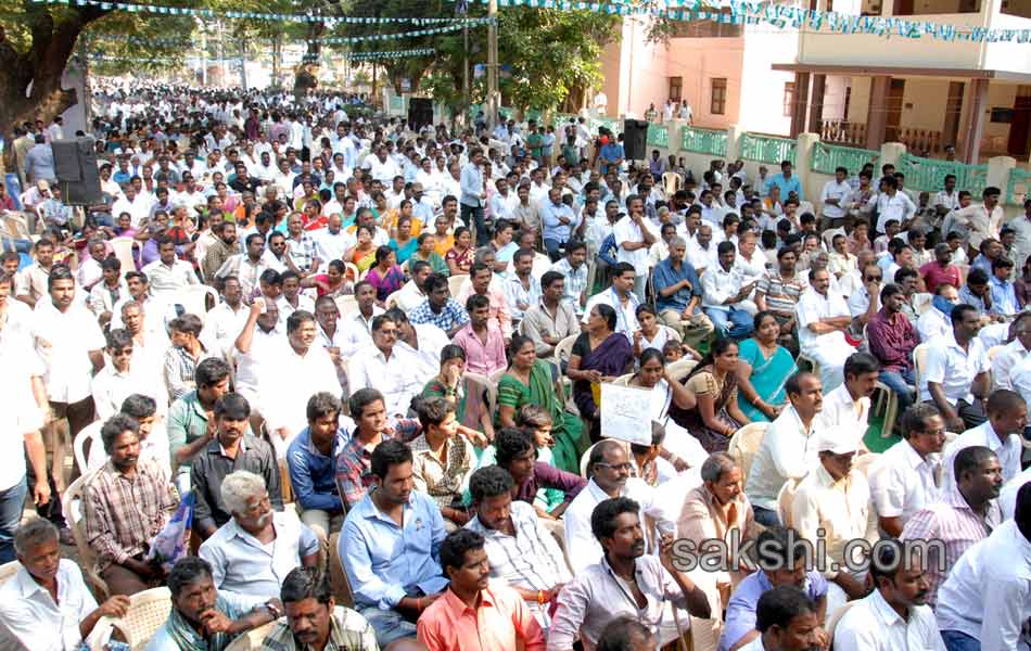 YSRCP men blocked all over AP from joining Maha Dharna - Sakshi5