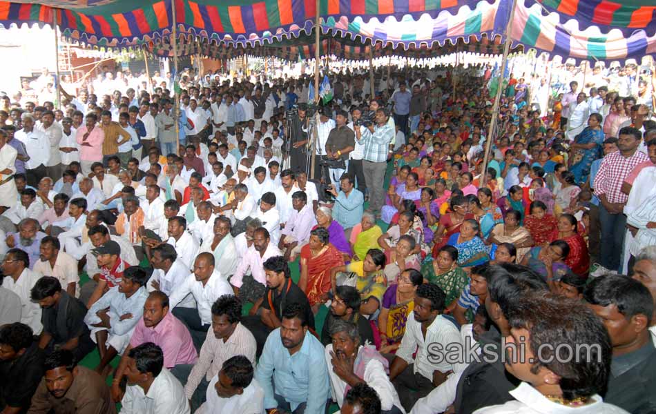 YSRCP men blocked all over AP from joining Maha Dharna - Sakshi27