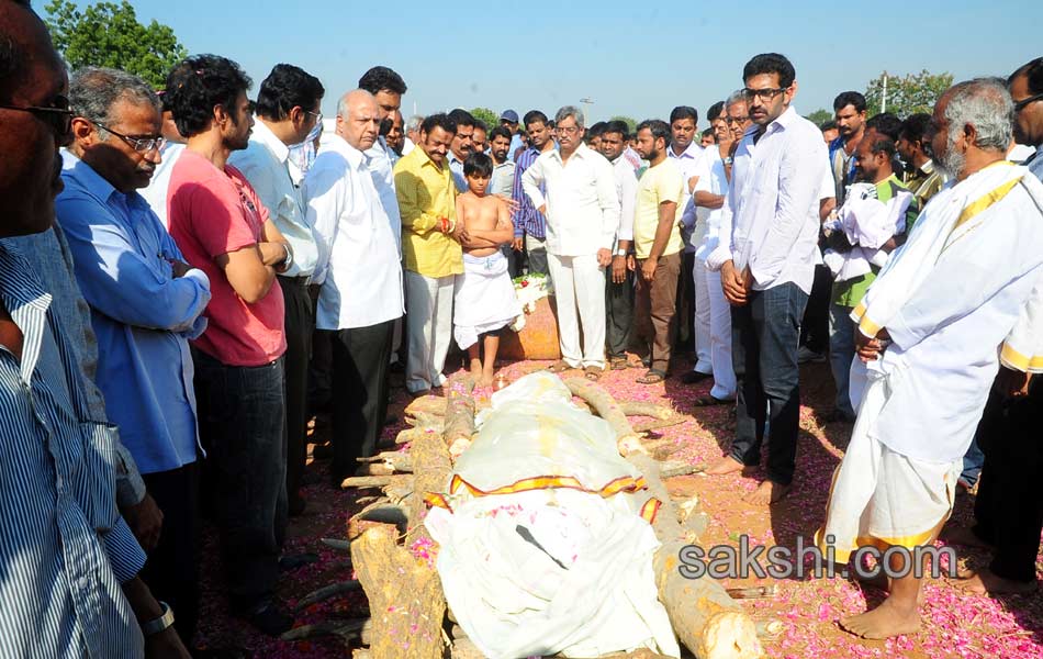 completion of nandamuri janakiram last rites - Sakshi14