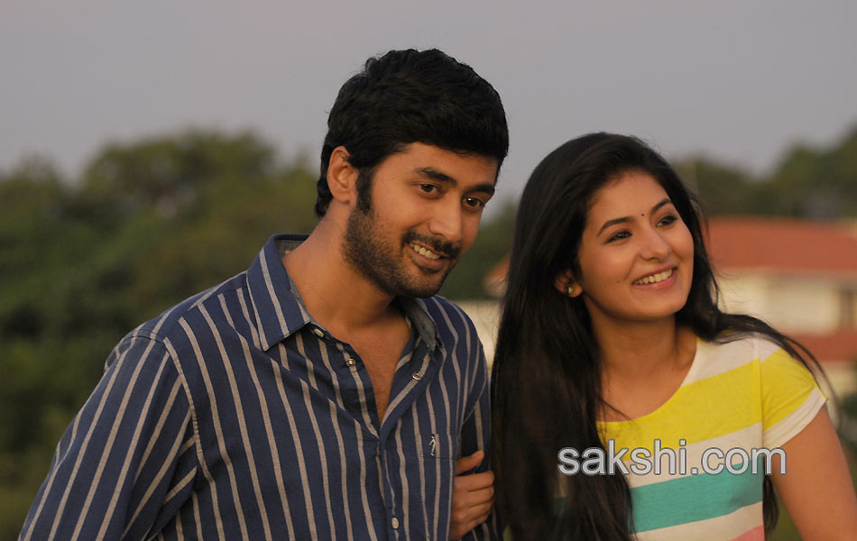 Hyderabad love stroy stills5