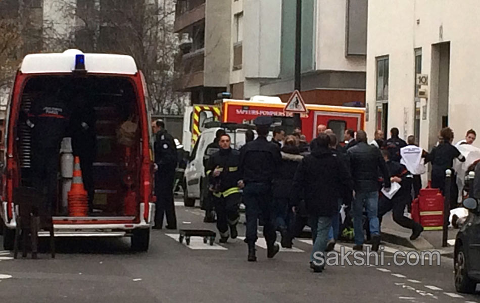 12 dead after shooting at Paris magazine2