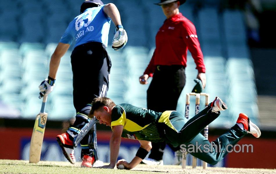 Australia v England Tri Series14