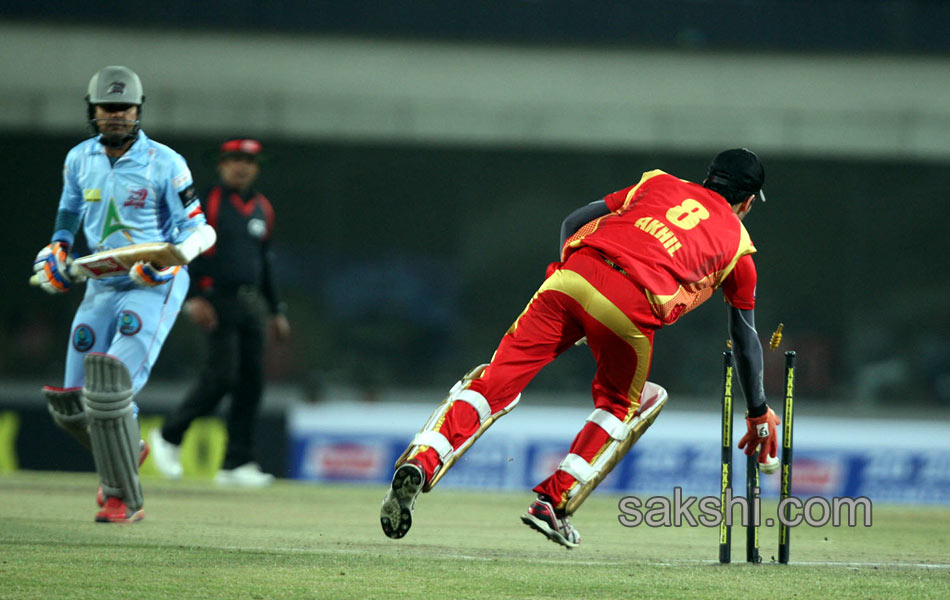 CCL 5 Bhojpuri Dabanggs Vs Telugu Warriors Match - Sakshi8