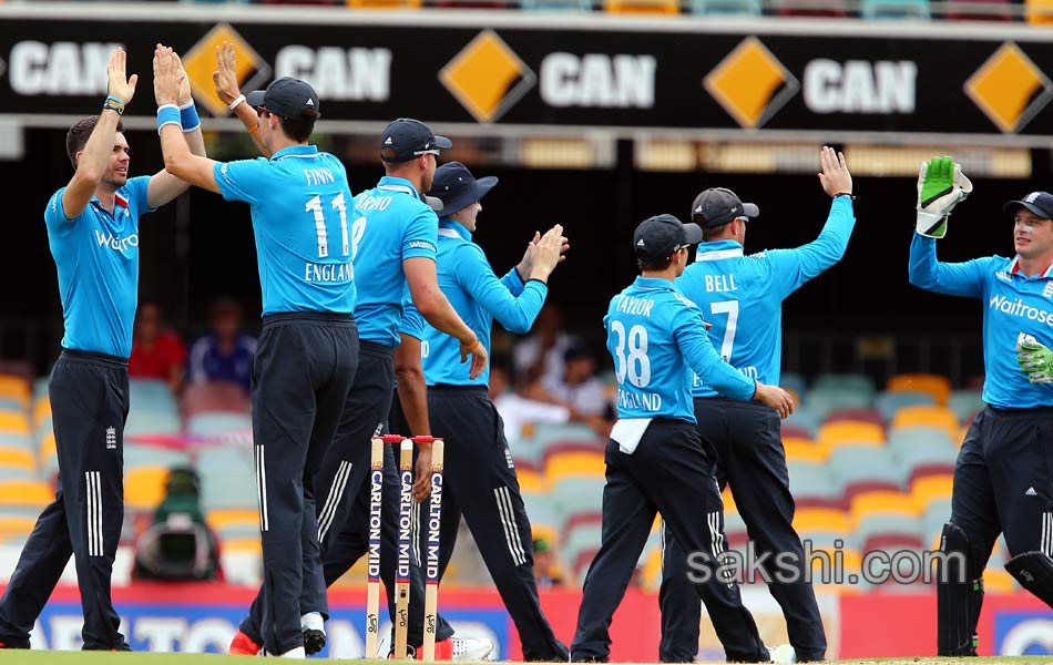 India and England in Australia Tri Series3