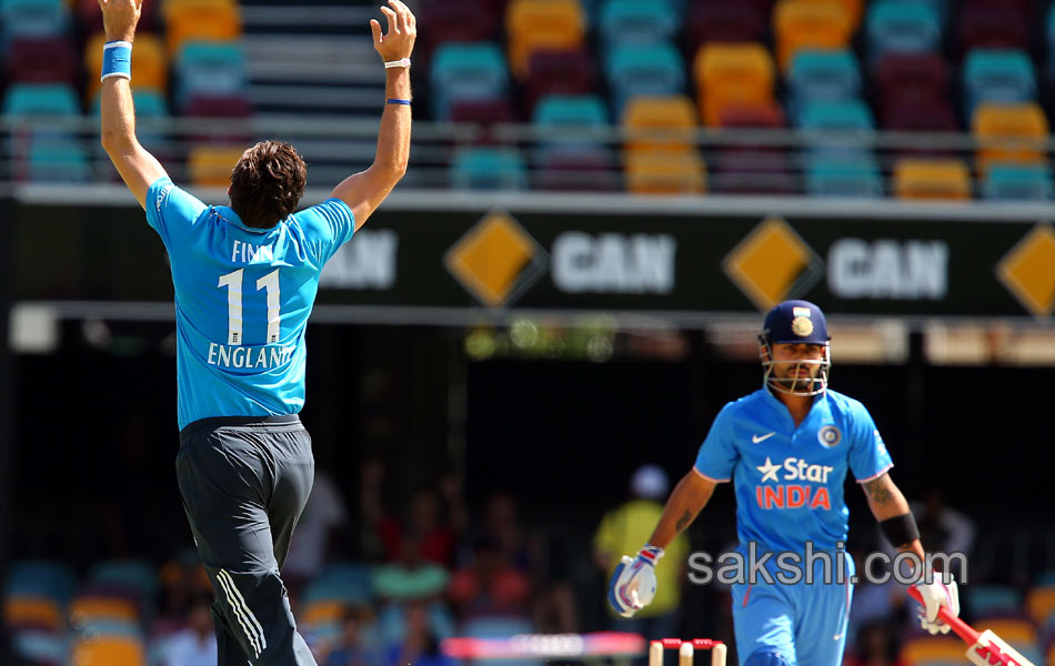 India and England in Australia Tri Series4