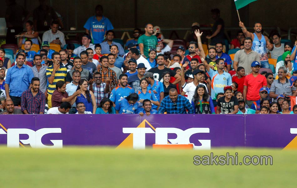 India and England in Australia Tri Series11