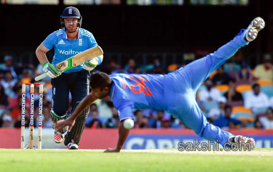 India and England in Australia Tri Series18