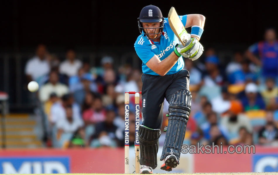 India and England in Australia Tri Series19