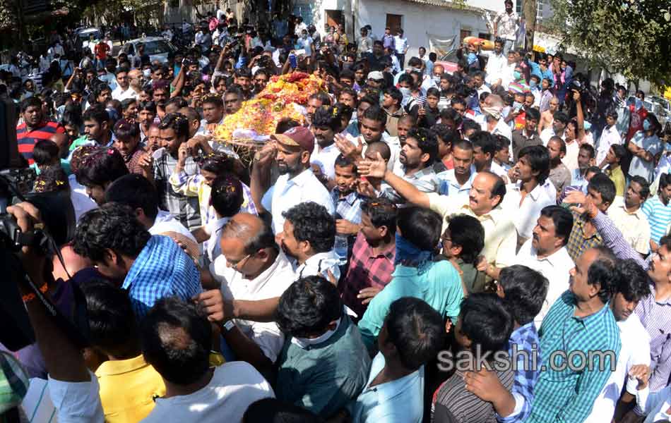 ms narayana funeral at esi burial ground2