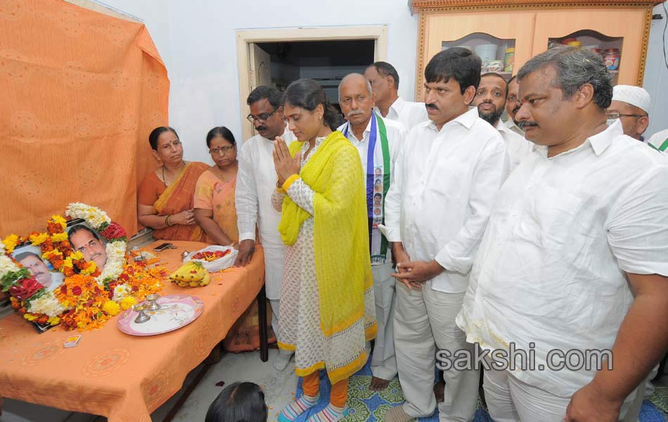 ys sharmila paramarsha yatra Fifth day6