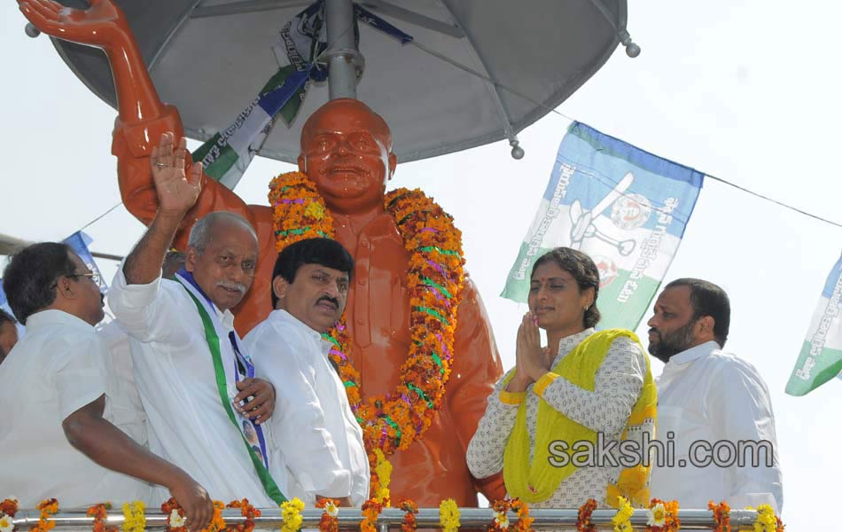 ys sharmila paramarsha yatra Fifth day8