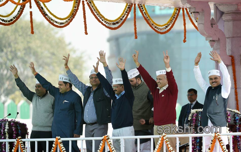 kejriwal takes oath as delhi cheif minister5