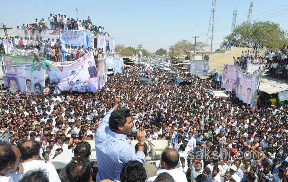 Ys jagan raithu bharosa yatra 3rd day - Sakshi8