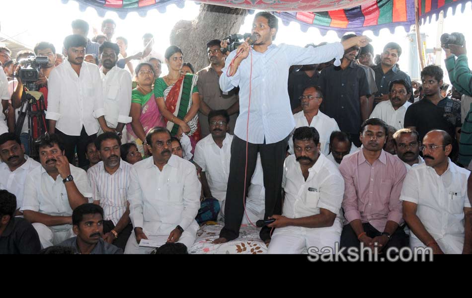 YS Jagan raithu Barosa Yatra - Sakshi14