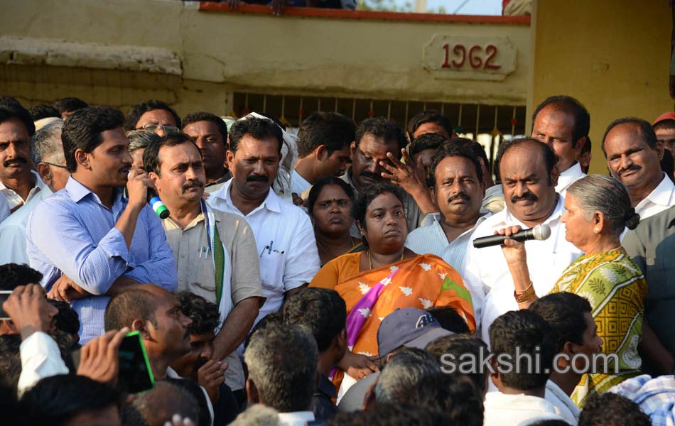 ys jagan mohan reddy visit in andrapradesh capital villages - Sakshi30