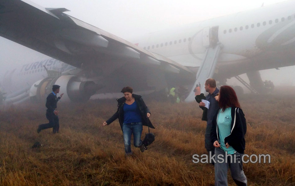 Turkish plane suffers nose gear collapse in Kathmandu2