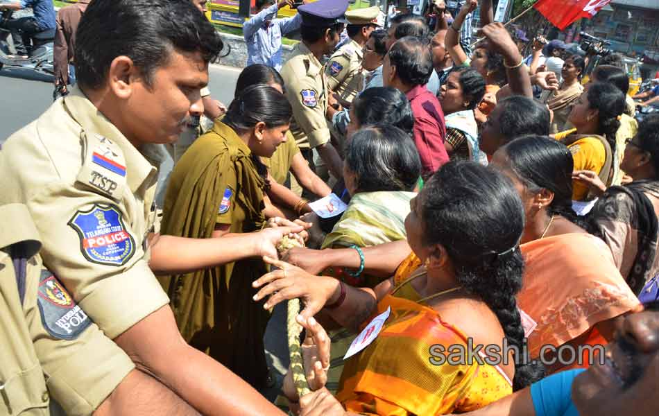 andhra pradesh angawadi teachers were arrested - Sakshi3