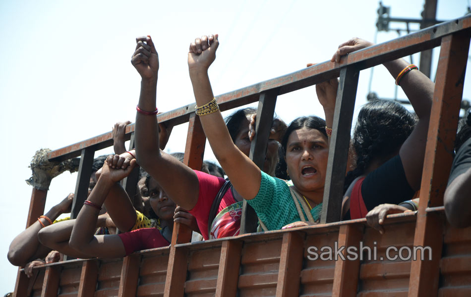 andhra pradesh angawadi teachers were arrested - Sakshi9