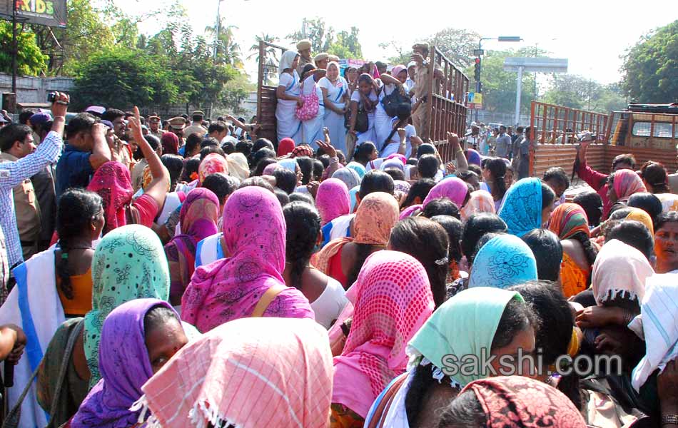 Aasha workers agitations1