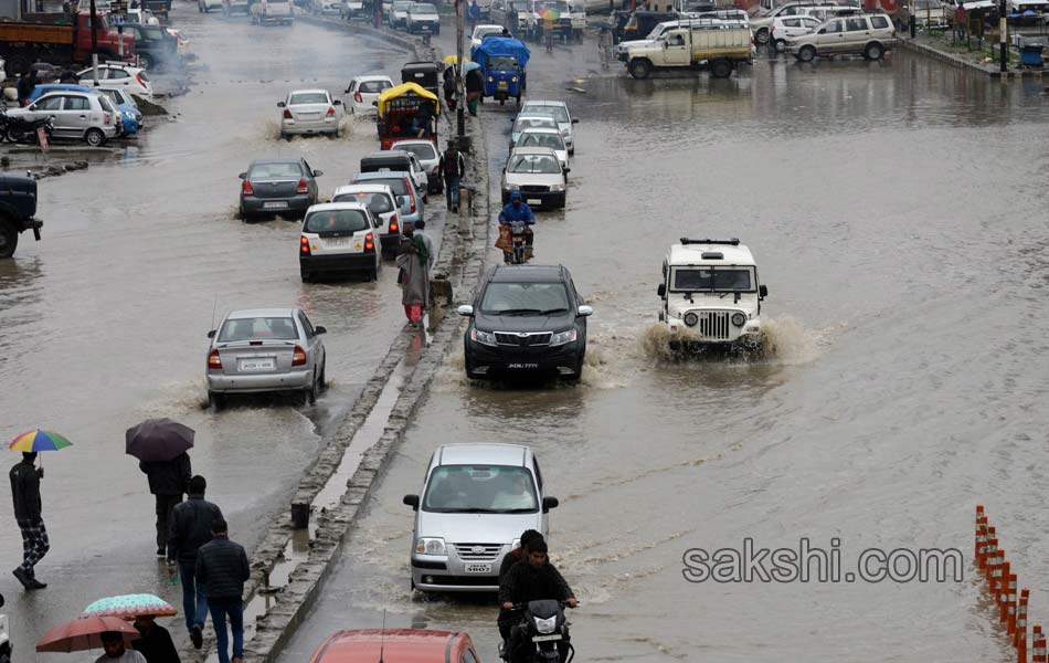 Heavy rains devastate Kashmir Valley with flash floods1