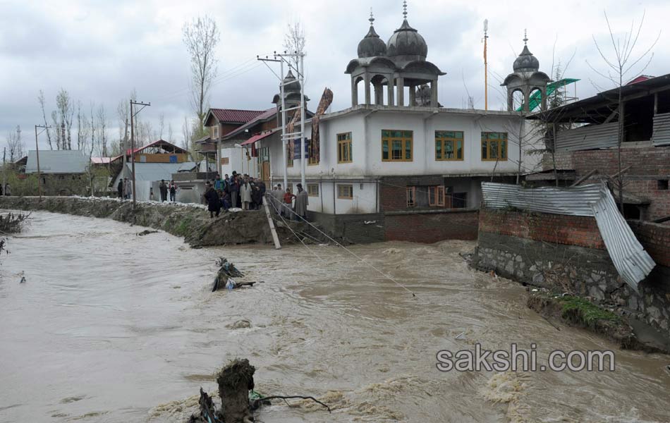 Heavy rains devastate Kashmir Valley with flash floods10