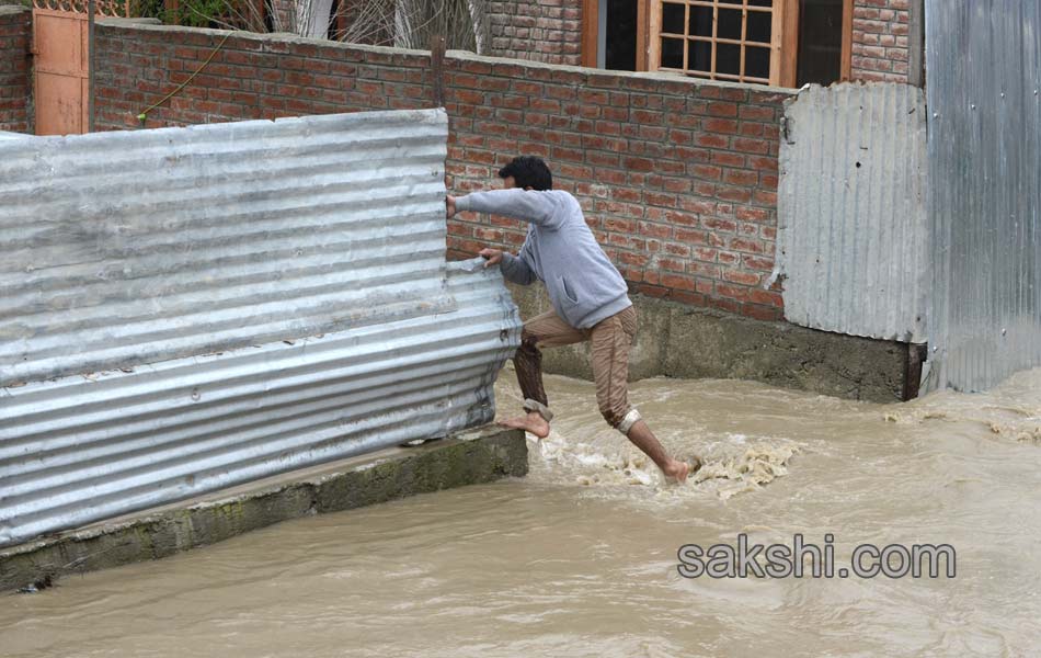 Heavy rains devastate Kashmir Valley with flash floods12