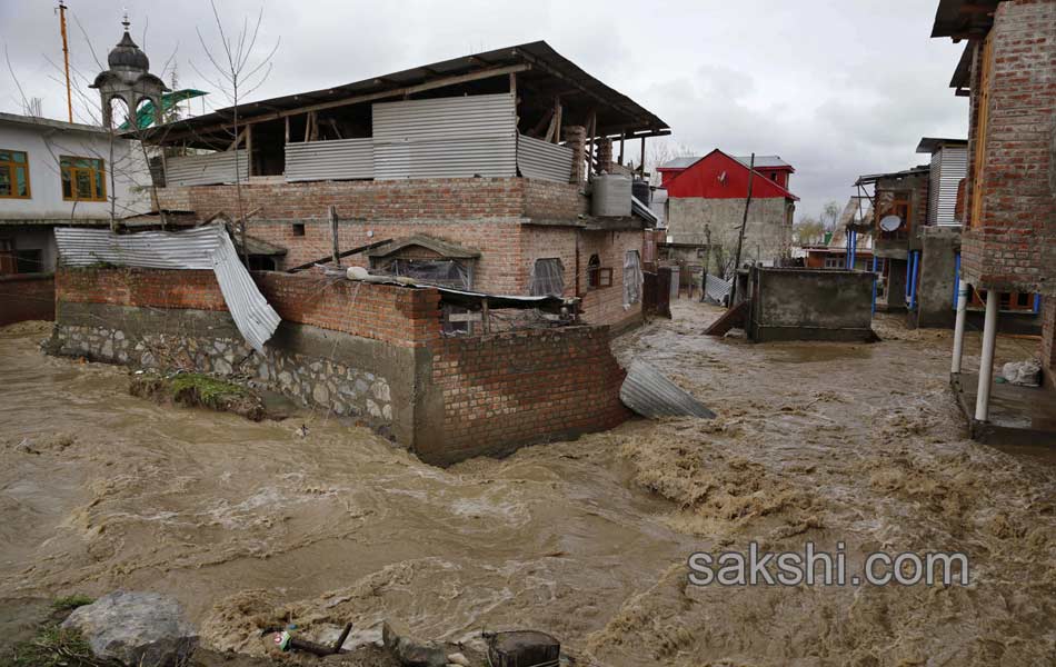 Heavy rains devastate Kashmir Valley with flash floods16