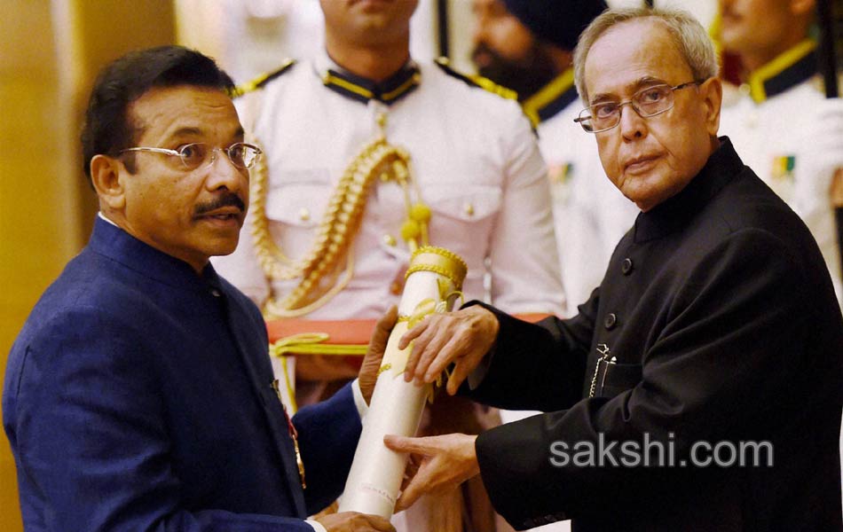 Padma Awards 2015 function at Rashtrapati Bhavan - Sakshi5