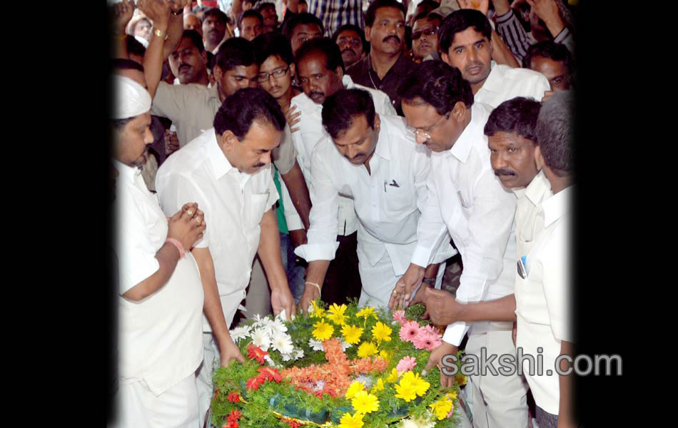 siddayya funeral completed - Sakshi8
