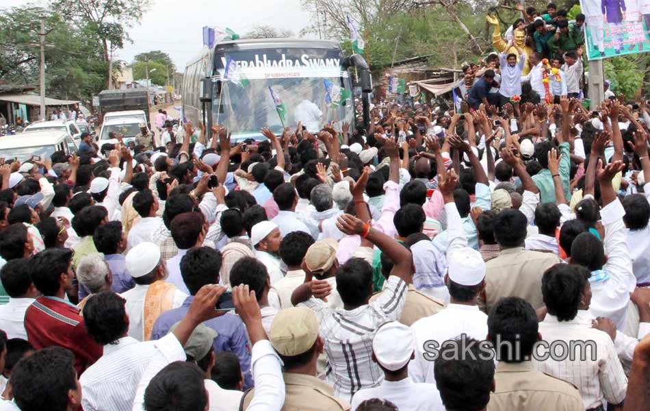 YS Jagan raithu Barosa Yatra - Sakshi11