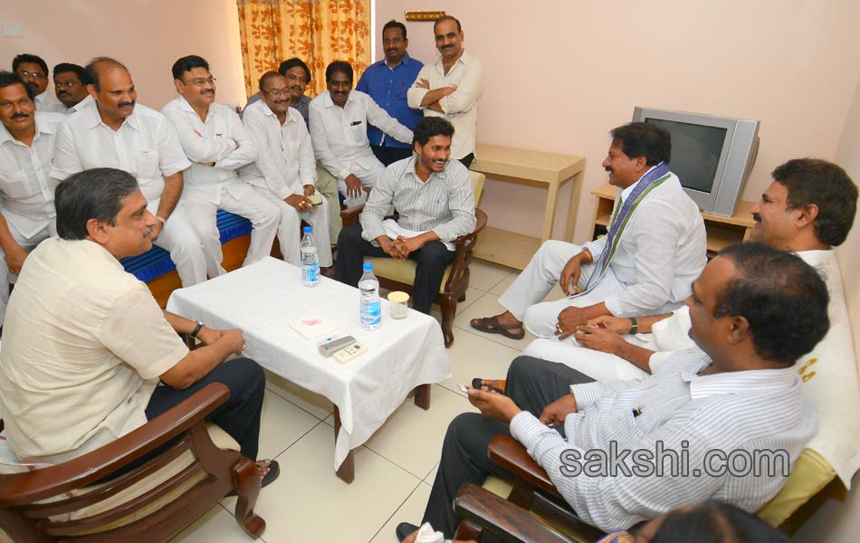 ys jagan Interacting with people - Sakshi3