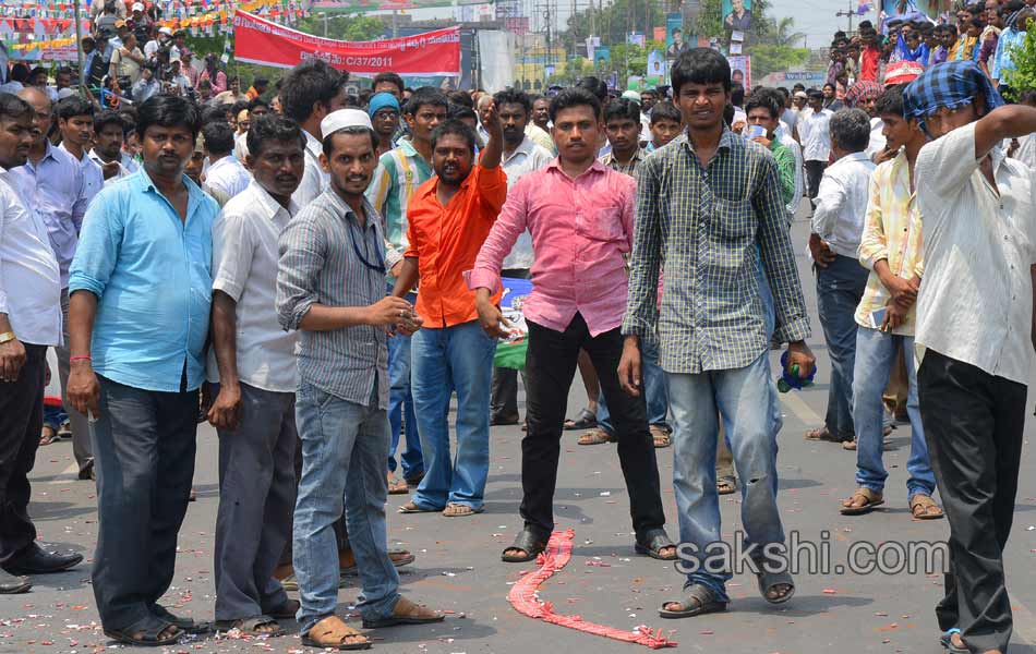 ys jagan Interacting with people - Sakshi15