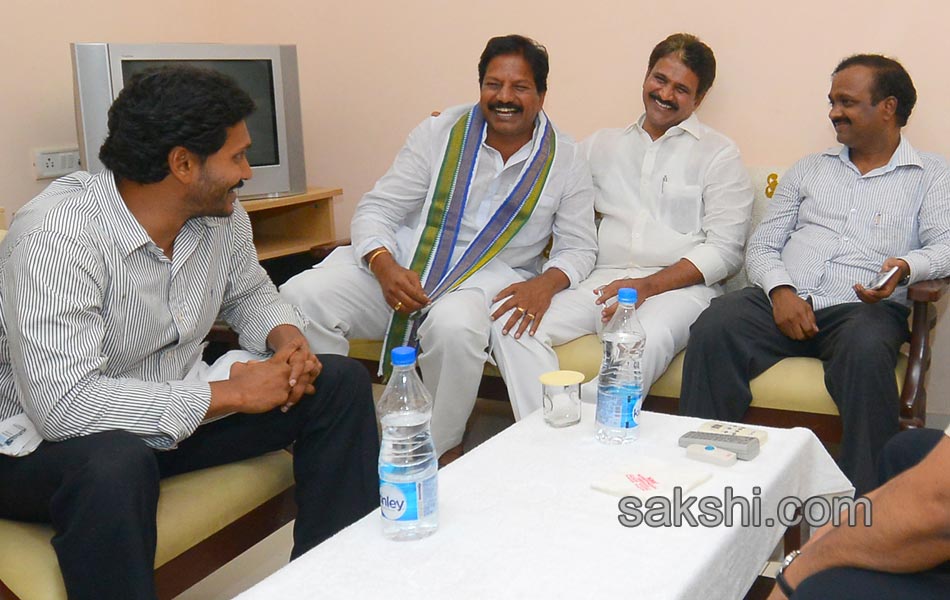 ys jagan Interacting with people - Sakshi29