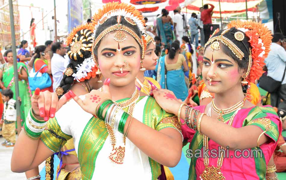 Kuchipudi Bharatanatyam folk dance performance at Bhadrachalam10