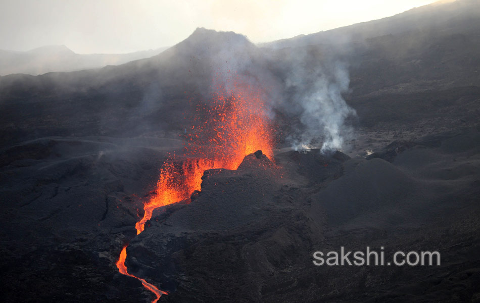 FRANCE OVERSEAS VOLCANO2