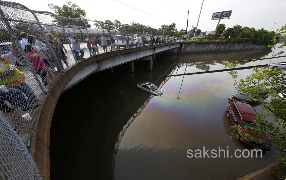 Heavy rains in America - Sakshi11